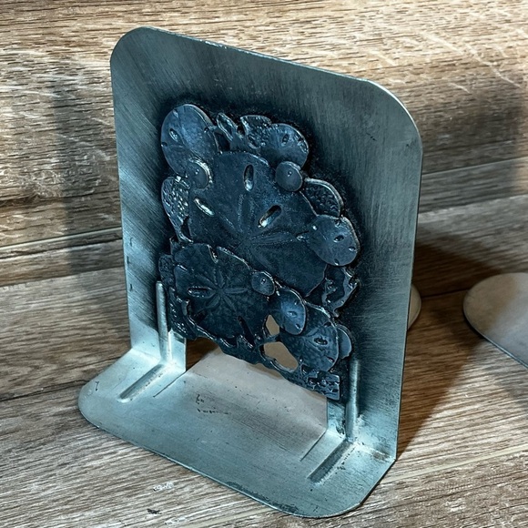 Metzke Pewter Nautical Sand Dollar Beach Design Bookends Maker Mark Vintage 1980 - Picture 7 of 16